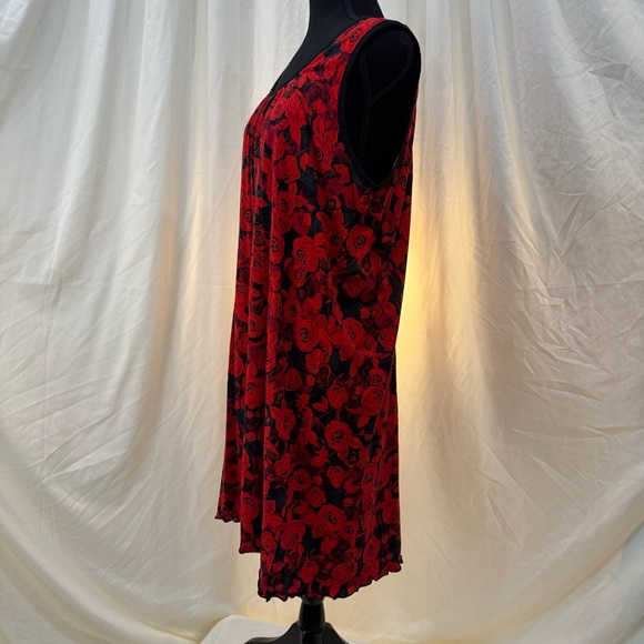 Roses are red knee length nightgown - Picture 8 of 8